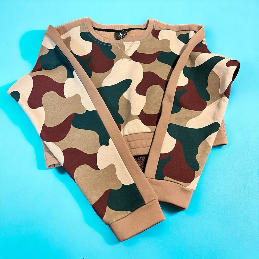 Cropped camo sweater